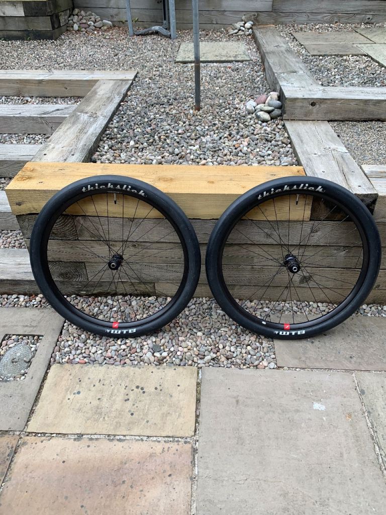 Fulcrum gravel bike disc brake wheels and 2 sets of  tyres