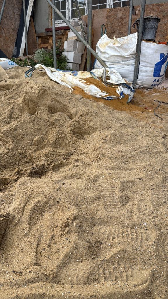 Free sand , and screed 