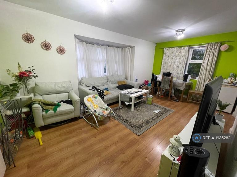 2 bedroom flat in Adeliza Close, Barking, IG11 (2 bed) (#1936282)