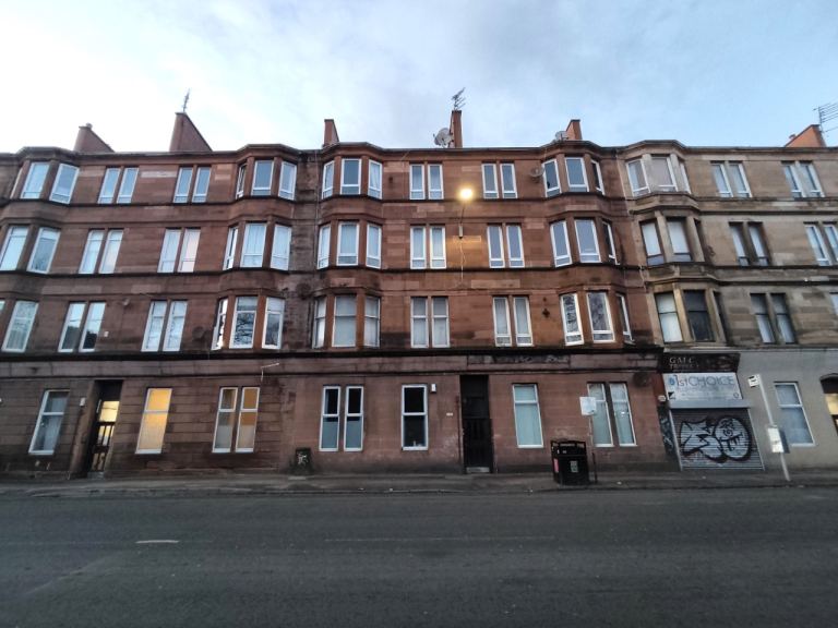 2 bedroom flat in Pollokshaws Road, Pollokshields, Glasgow, G41 2PJ