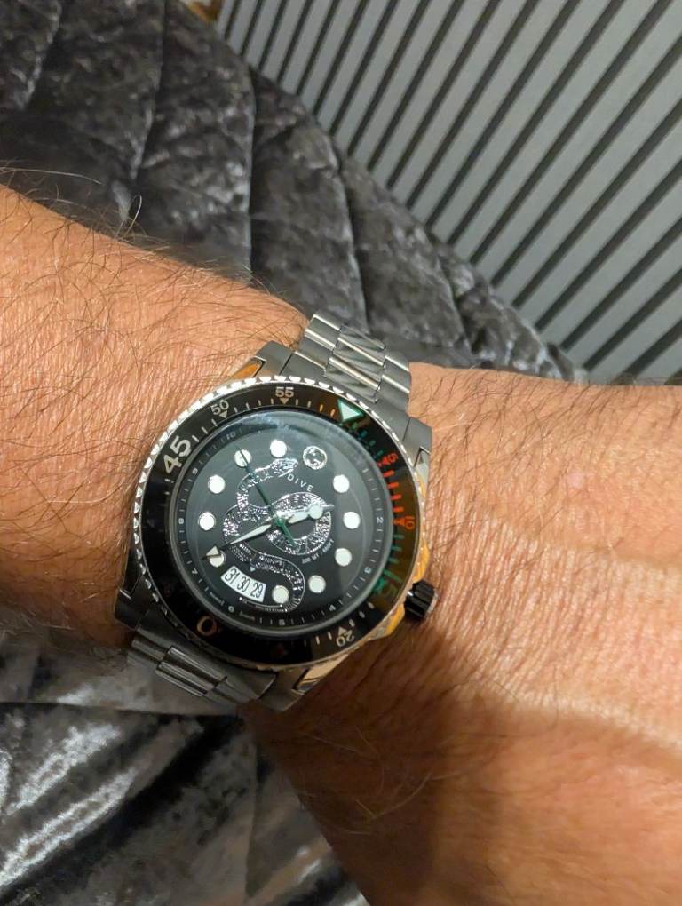 Stunning Genuine Gucci Dive Snake Watch.