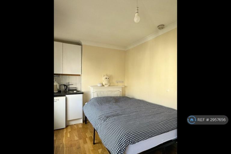 Studio flat in Mercia Grove, London, SE13 (#2957656)