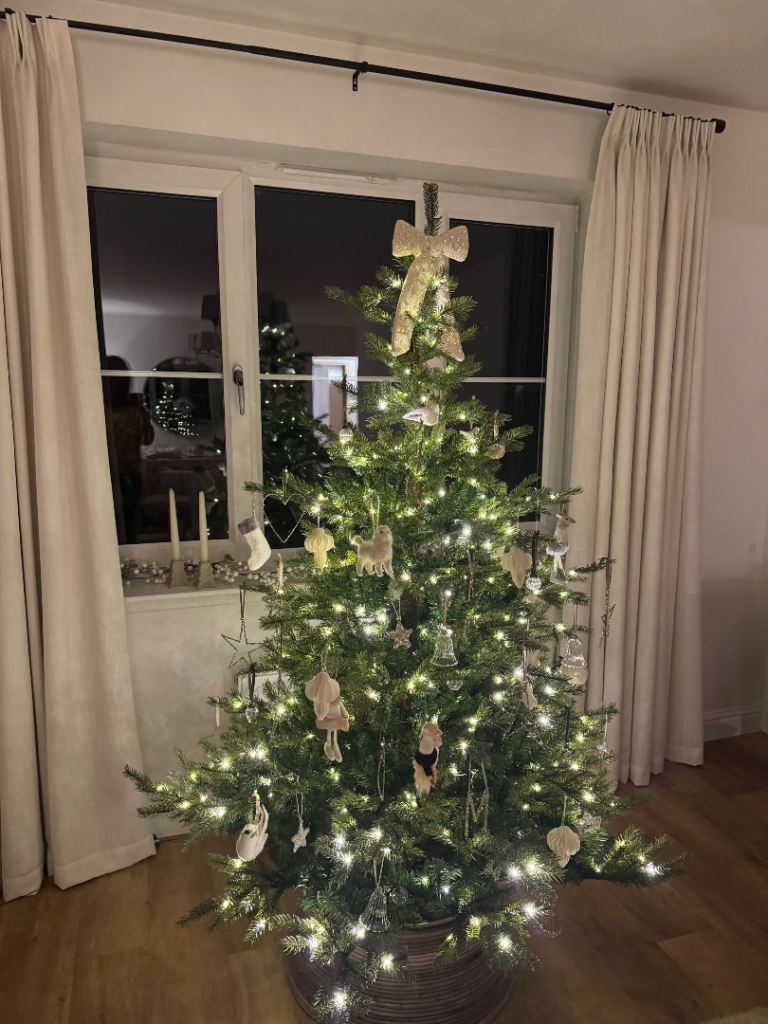 The White Company 6ft Pre Lit Grand Spruce Christmas Tree