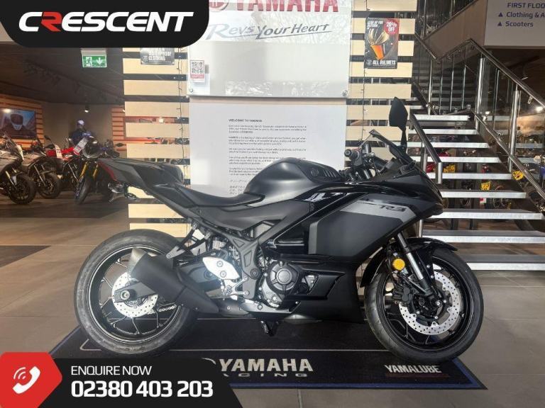 YAMAHA YZF R3 2025 MODEL IN TECH BLACK - BRAND NEW - IN STOCK - AVAILABLE NOW !