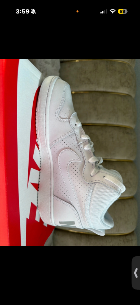 Like new unisex Nike court Borough Mid size UK6 can negotiate if interested.