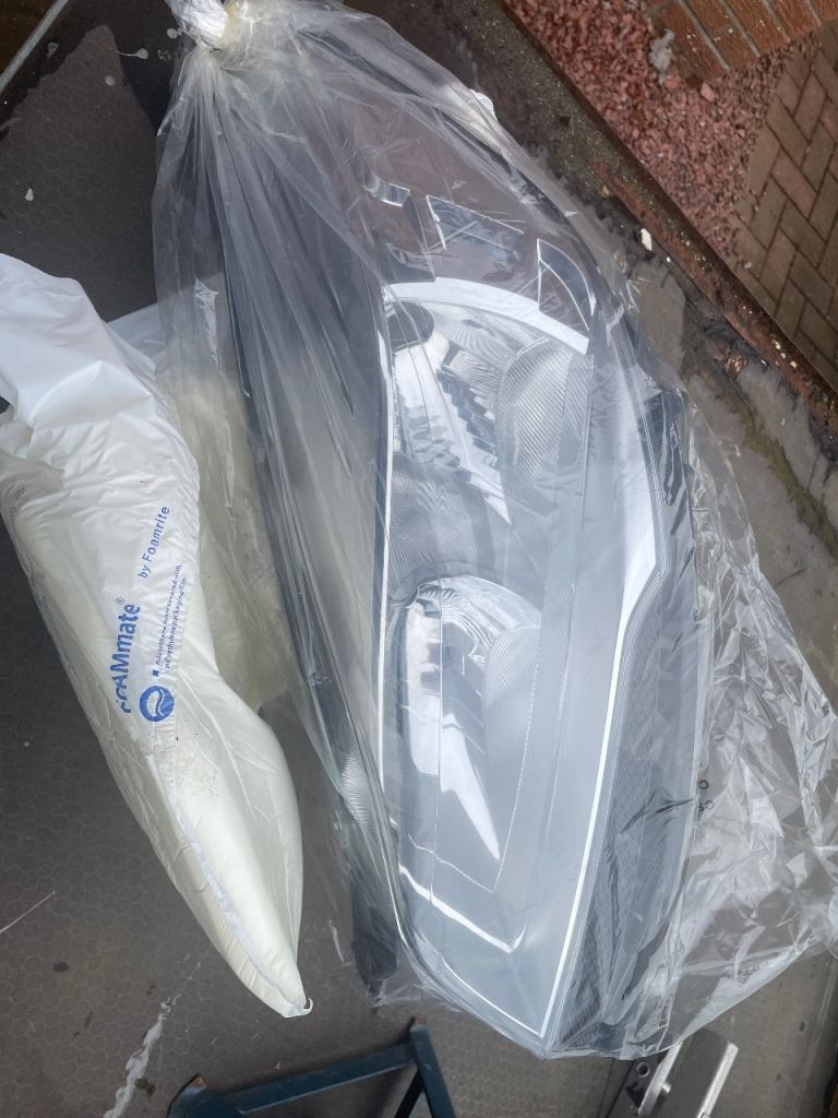 Ford kuga headlight L/H