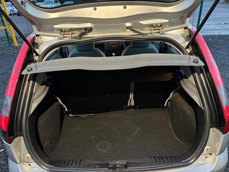 2003 Ford Fiesta 1.6 Ghia 5dr HATCHBACK Petrol Manual