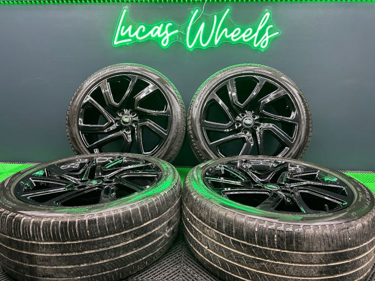 Land Rover Discovery 5 22” Powdered Gloss Black alloy wheels - style 5025 & 5/7mm+ Pirelli’s!