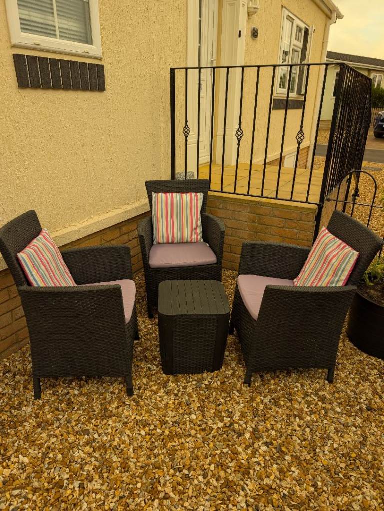 Garden chairs and table 