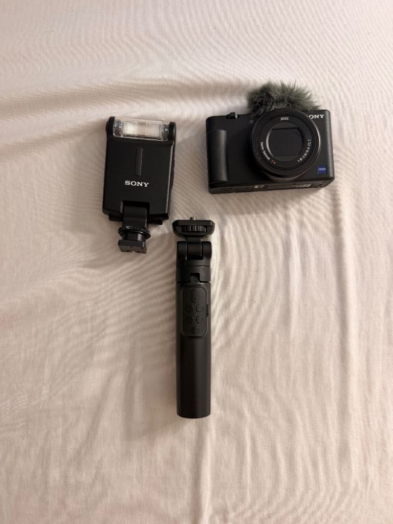 Sony ZV-1 Vlogging Camera Kit with Flash and Tripod