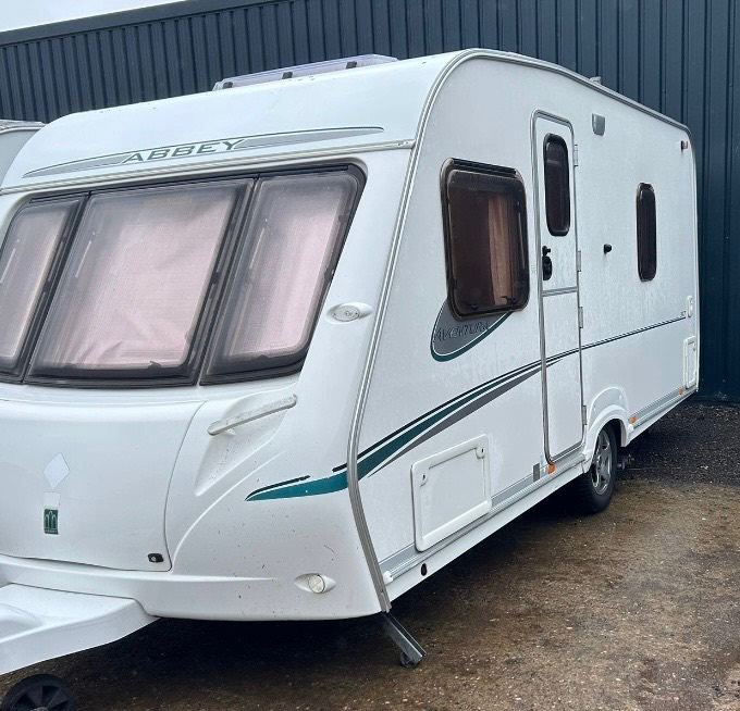 2006 The Abbey Aventura  317  is a lightweight 4-berth  fixed bed with motor mover 