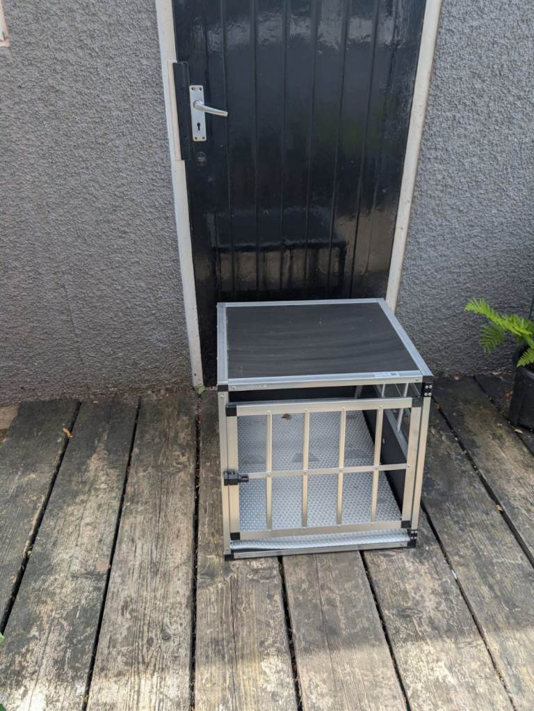 Cadoca Dog Car Crate 54 (width) x 69 (length) x 50 (heigth) cm