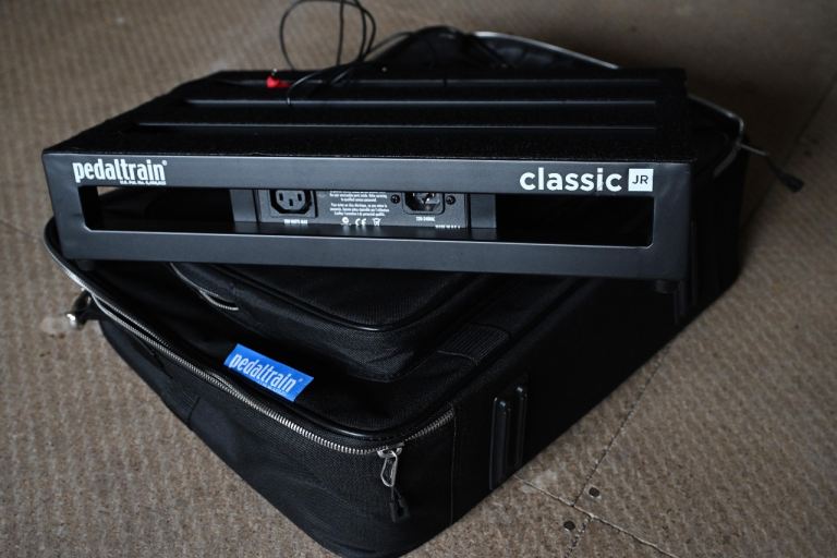 Pedaltrain Classic JR With Voodoo Lab Pedal Power 2 Plus