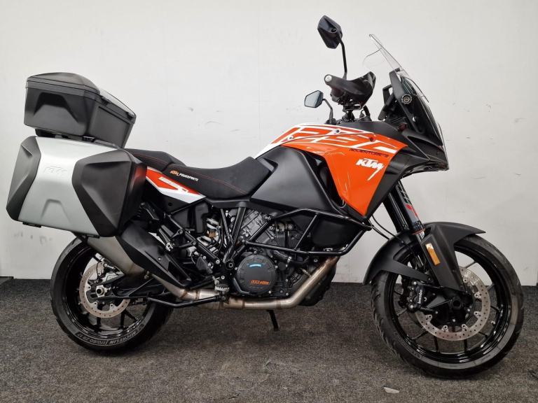 KTM 1290 SUPER ADVENTURE S *** HEATED GRIPS and SEATS - FULL HISTORY - LUGGAGE