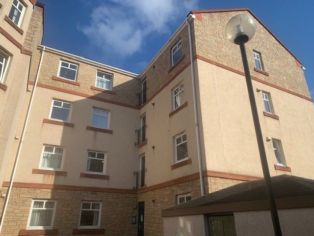 2 bedroom top floor flat in Sinclair Place, Gorgie, Edinburgh, EH11 1AN