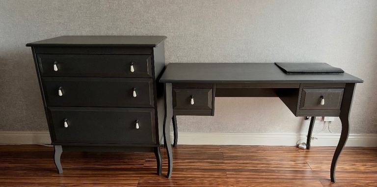 Vanity table and drawer set 