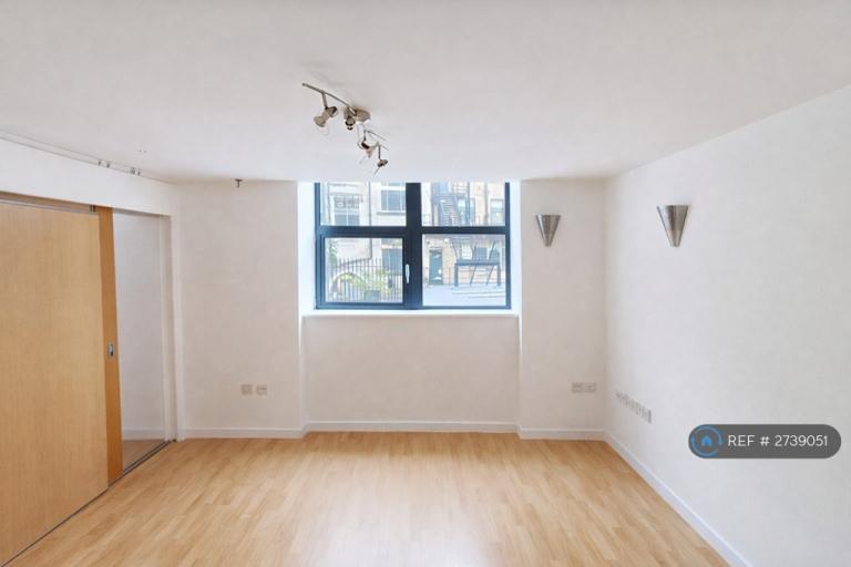 2 bedroom flat in Landmark House, Bradford, BD1 (2 bed) (#2739051)