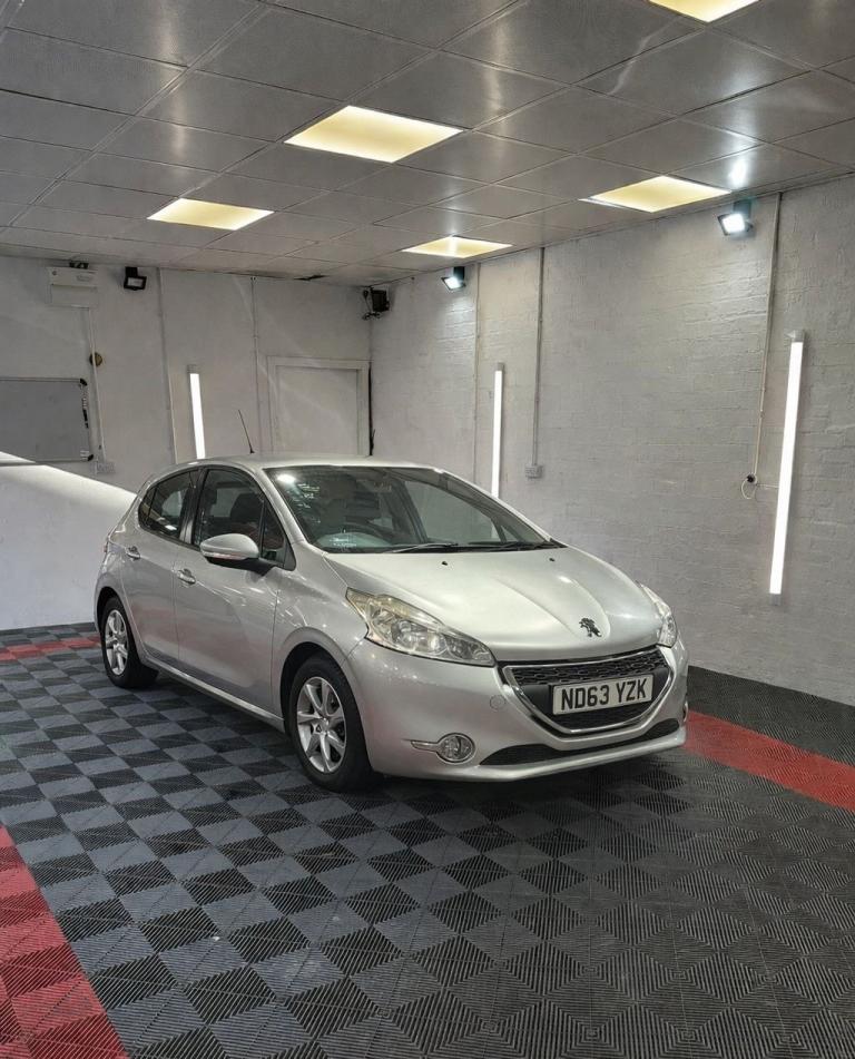 Peugeot, 208, Hatchback, 2014, Manual, 1199 (cc), 3 doors