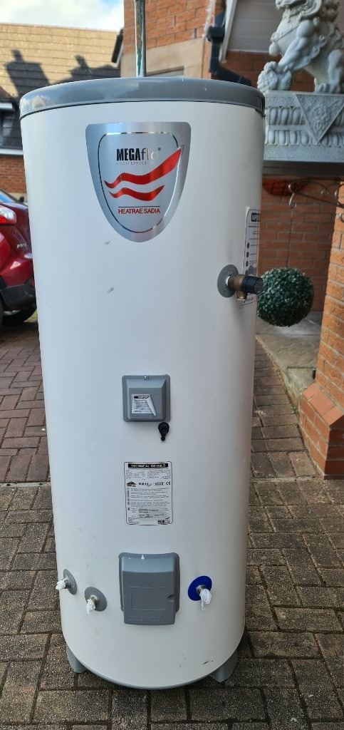 Heatrae Sadia hot water tank 210 Ltr