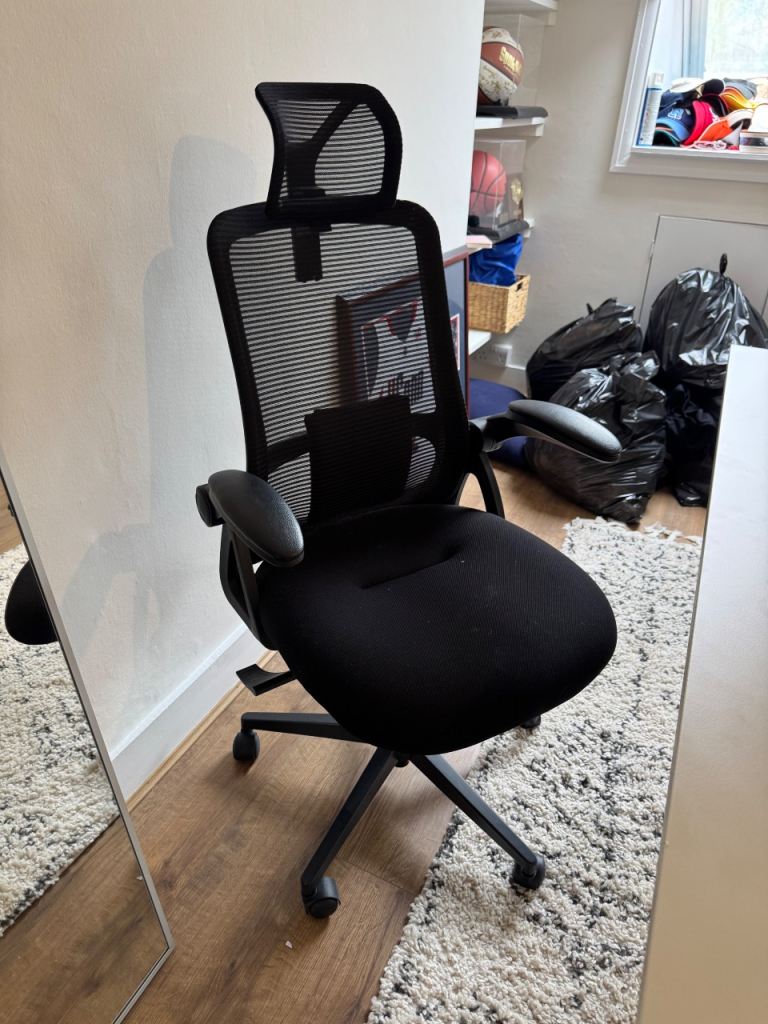 Ergonomic Office / Gaming Chair (Realm of Thrones CAPTAIN) – Like New – £85