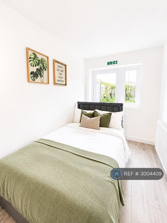 1 bedroom in Church Road, Benfleet, SS7 (#3004409)