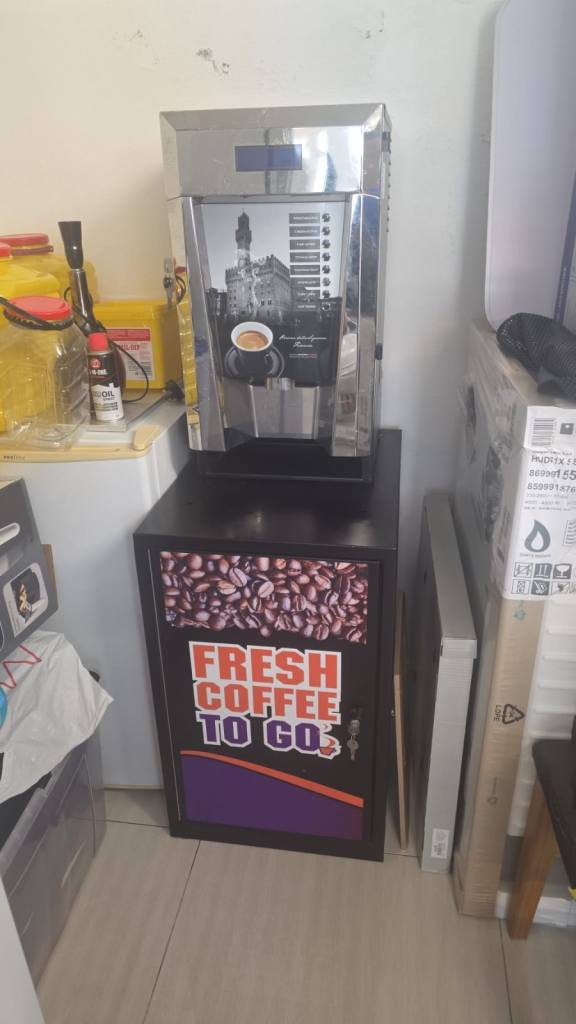 Commercial Coffee Machine Vending Unit – Fresh Coffee To Go Setup
