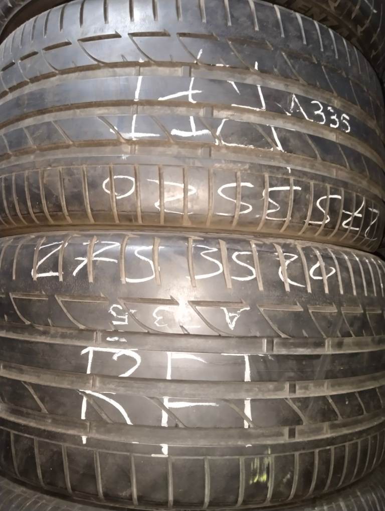 275 35 20 run flat matching pair Dunlop 