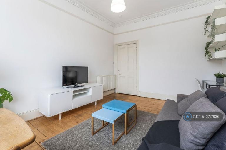 2 bedroom flat in Dalmeny Street, Edinburgh, EH6 (2 bed) (#2717836)