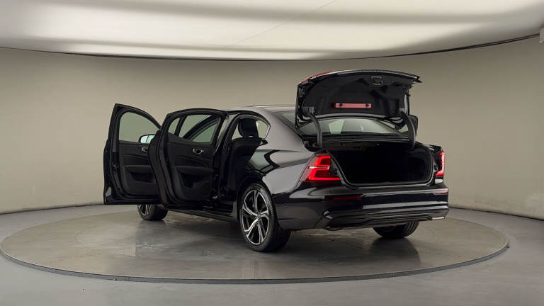 2023 Volvo S60 Plus Dark B5 (250 hp) Saloon Petrol/Electric Hybrid Automatic