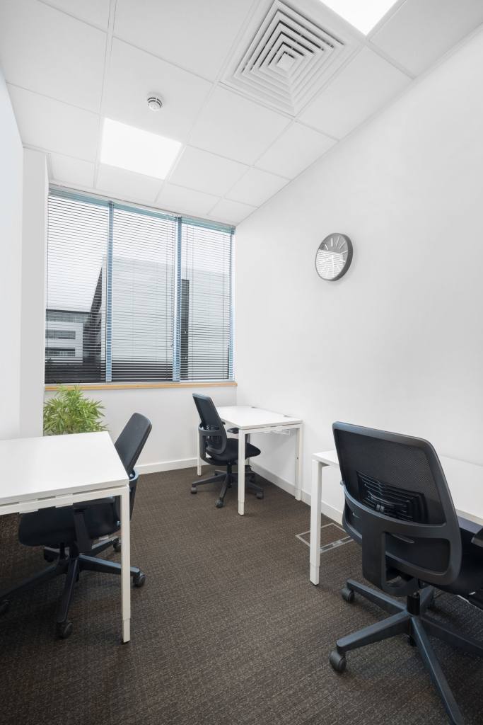 Lanarkshire - ML1 4WR \ Office Space for Rent - 1 Desk Available