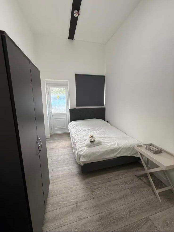 Furnished studio Flat to rent- Edgware (HA8)