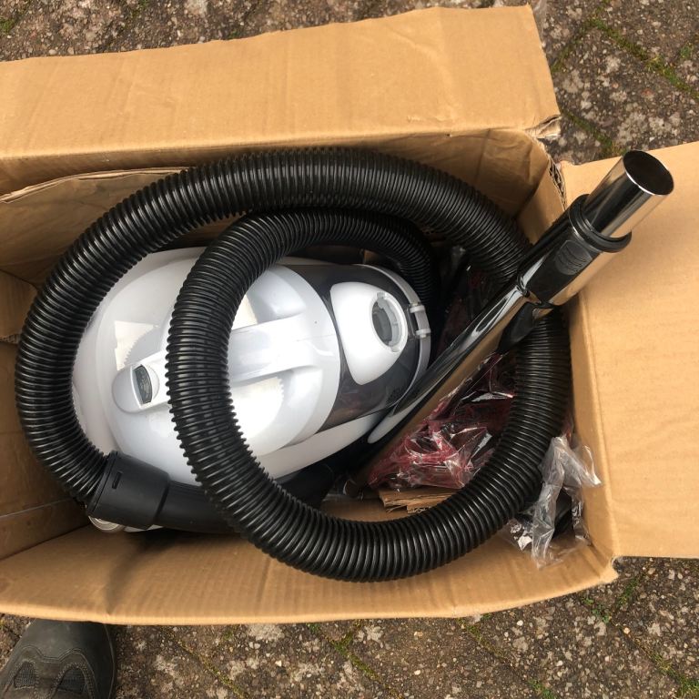 🏘️for sale Hoover. Vacuum cleaner. From a pet/smoke free House-caravan-garage 