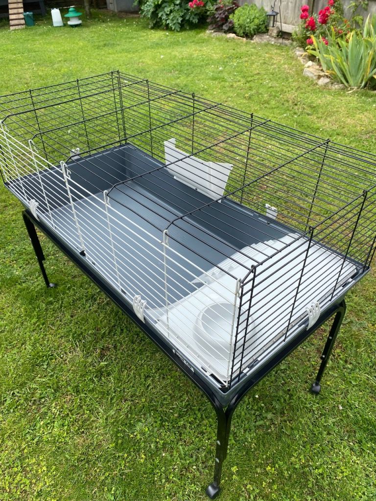 Large rabbit/guinea pig cage