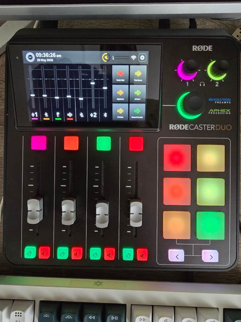 Rodecaster Duo , Shure SM7B , Rode arm and XLR cable