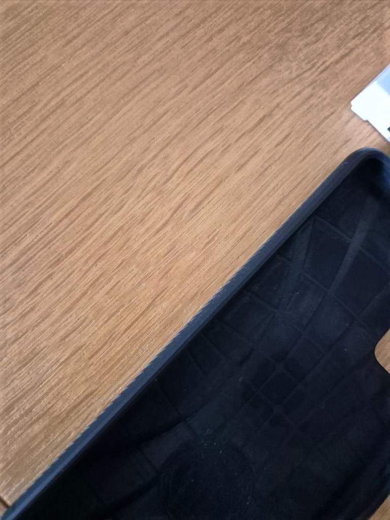 Samsung Galaxy S20 FE (Fan Edition) in excellent condition, the one with the memory card slot too