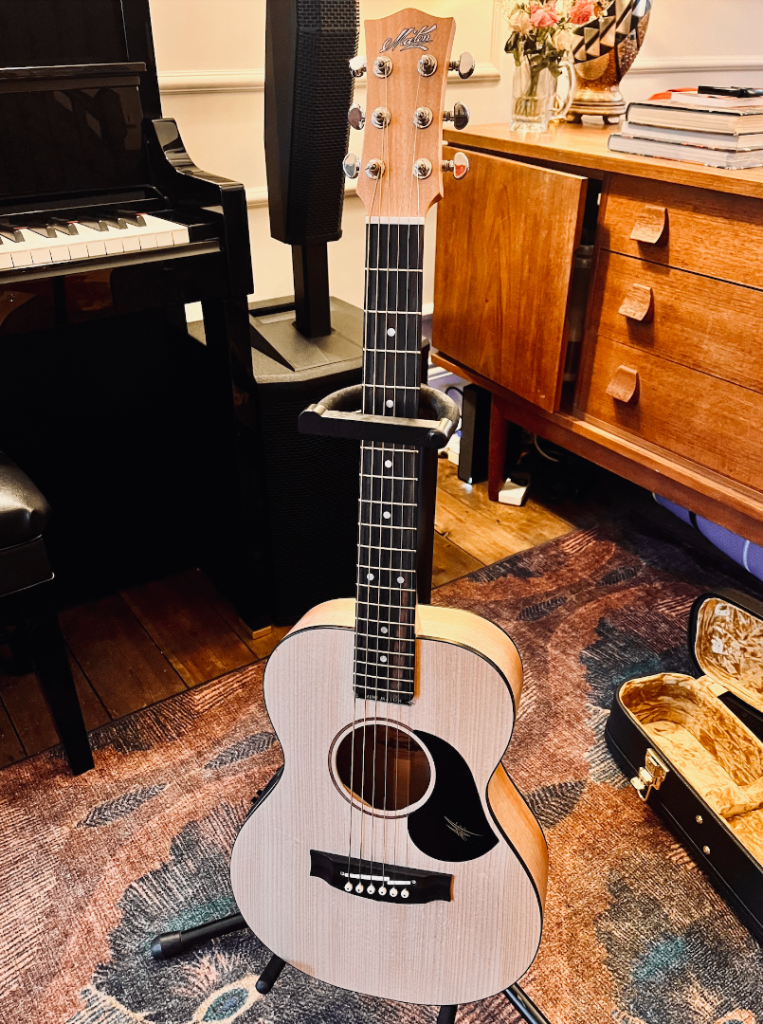 Maton EM6 Acoustic Guitar - Fantastic Guitar in great condition!