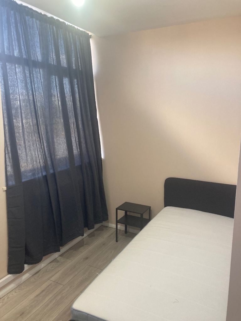 Single En suite Room for rent