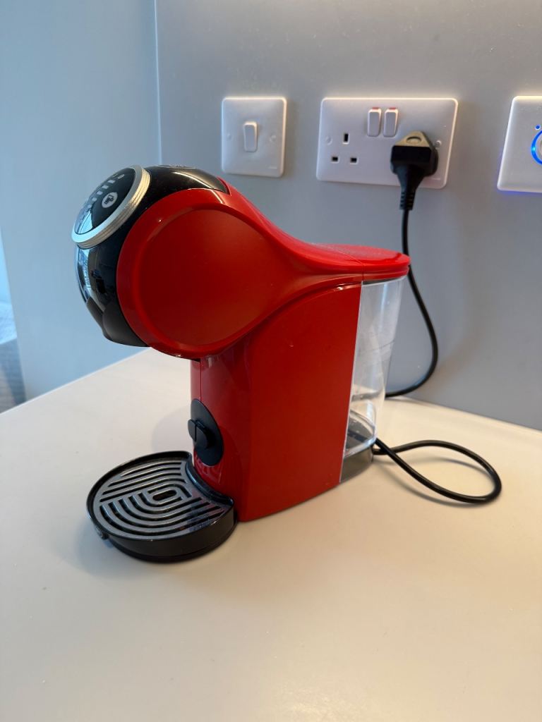 Nescafe (Delonghi) Dolce Gusto Genio S Coffee Machine - Red, As Good As New