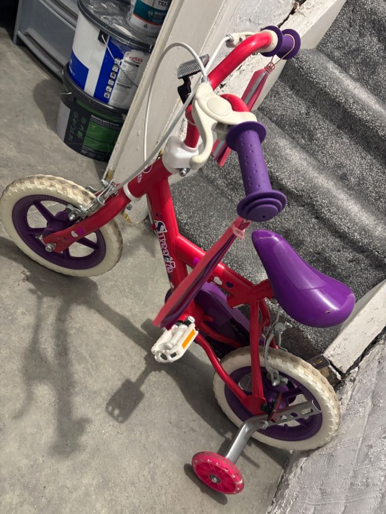 12 inch bike with stabilisers 