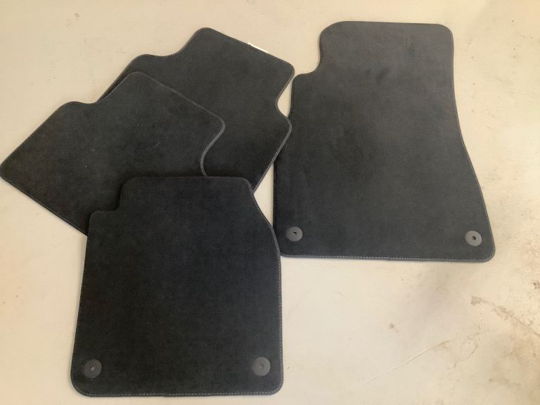 Audi Q8 mats,new/unused 