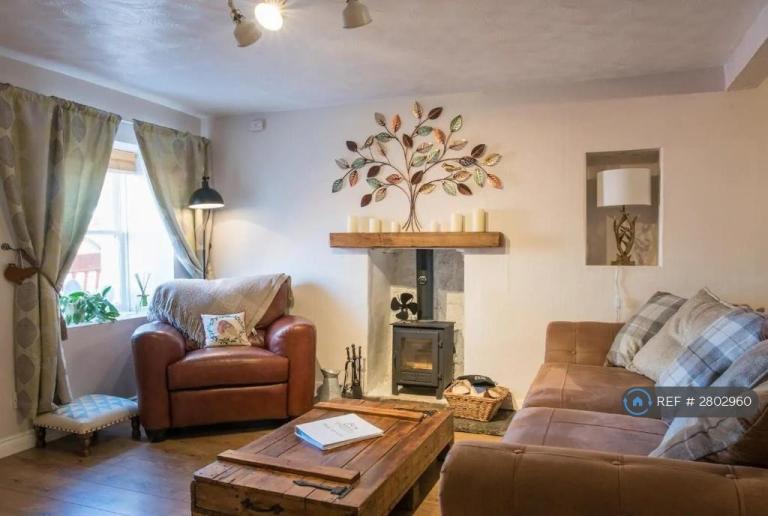 2 bedroom house in Main St, Carnwath, ML11 (2 bed) (#2802960)