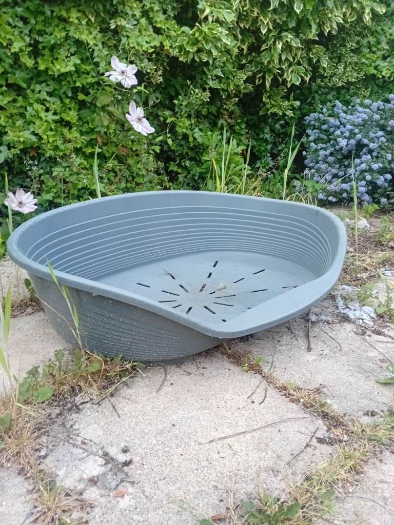 Dog bed plastic £15