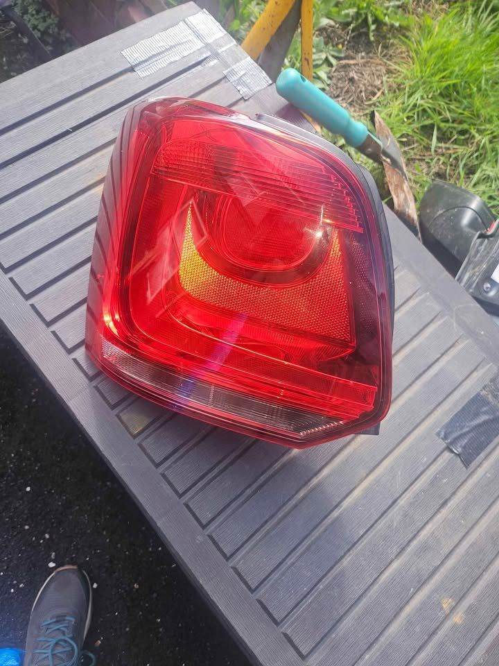 VW POLO PASSENGERS SIDE &DRIVERS SIDE REAR LIGHT FROM 2014 CAR PICK UP SHEFFIELD