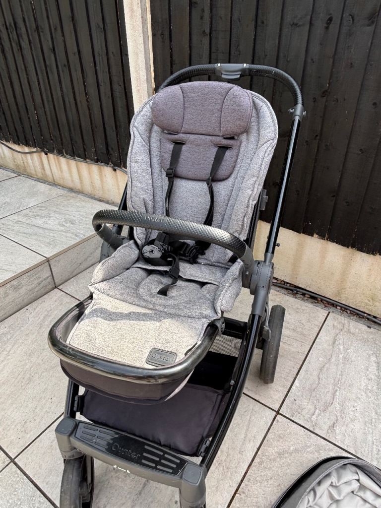 Oyster 3 Pushchair with Raincover and Parasol – Ok Condition