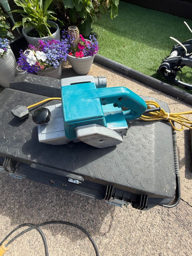 Makita 9401 belt sander 240v