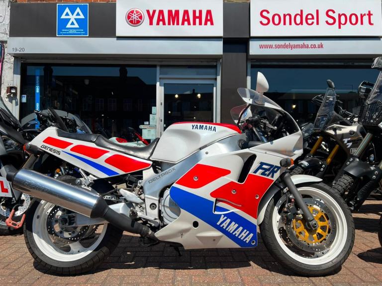 Yamaha FZR1000