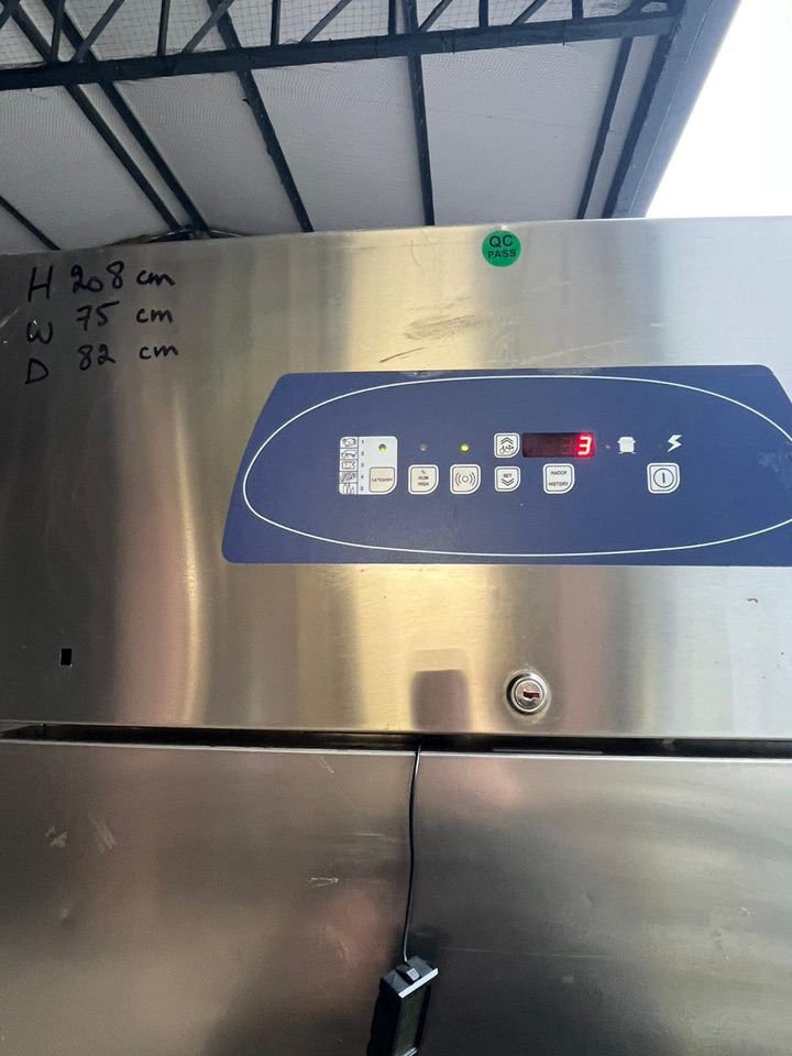 Commercial single door fridge good condition fully serviced cafe shop restaurant 