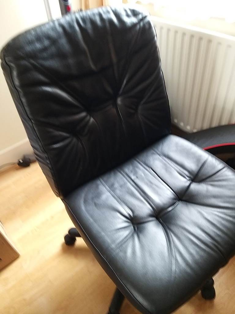 image for 2 x office chairs
