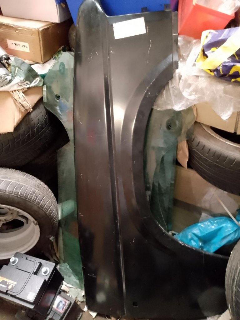 GENUINE ALR6682 LAND ROVER DISCOVERY OFFSIDE WING 89 - 98 NEW OLD STOCK UNDER  HALF PRICE