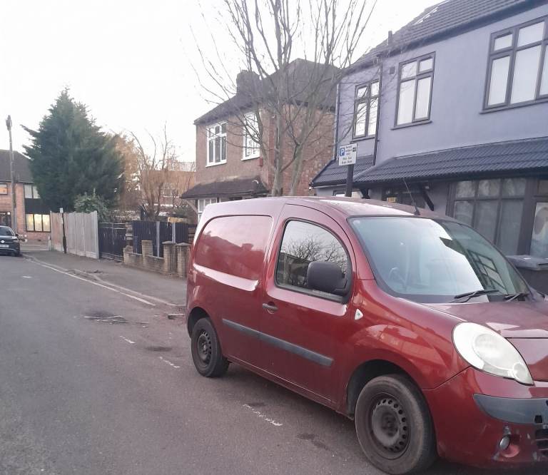Renault kangoo automatic ulze free petrol 5 months mot 